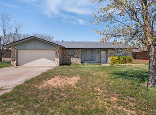 2903 Lometa Dr, Plainview, TX 79072