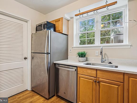 2nd image of 3751 Jason Ave