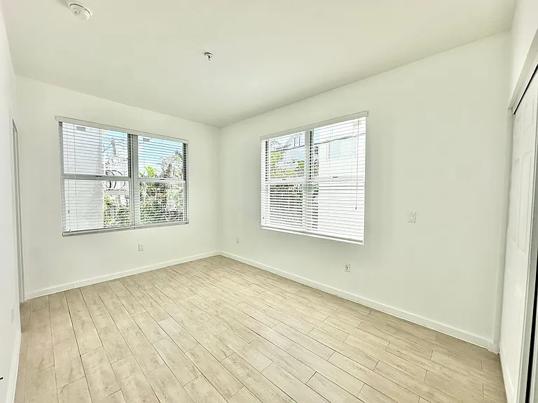 1611 Meridian Ave #305 — Photo 13