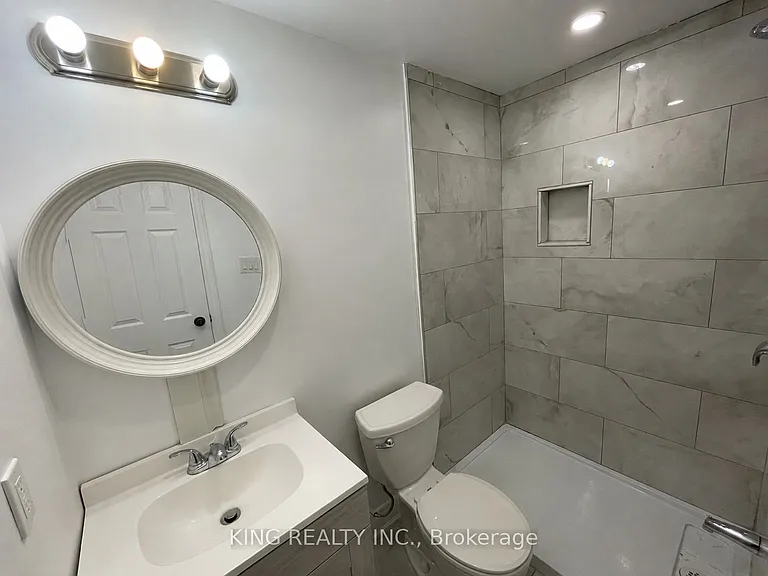 728 Down Cres #BASEMENT — Photo 16