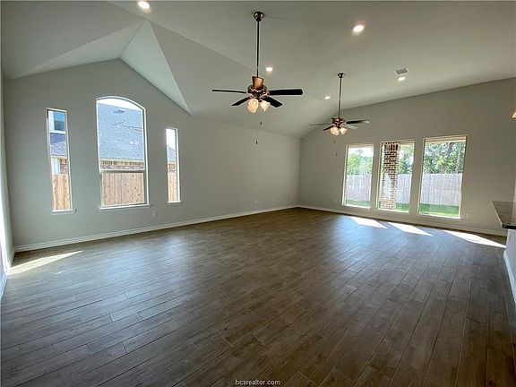 2nd image of 2712 Lakewell Ln