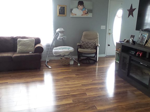 3rd image of 100 Lorien Cir