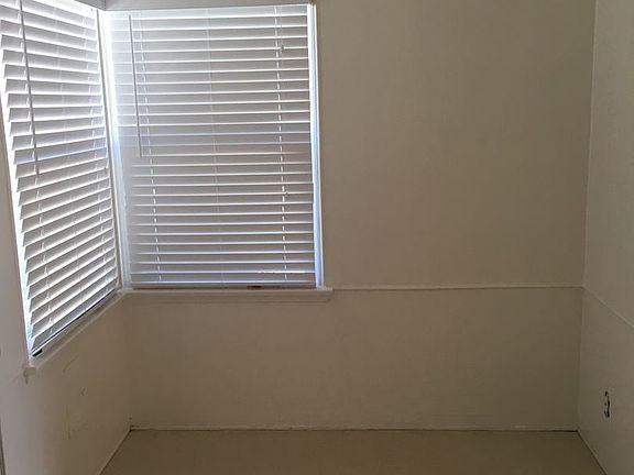 4th image of 2598 Amherst Ave