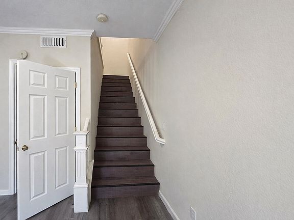 5th image of 589 Heritage Cir