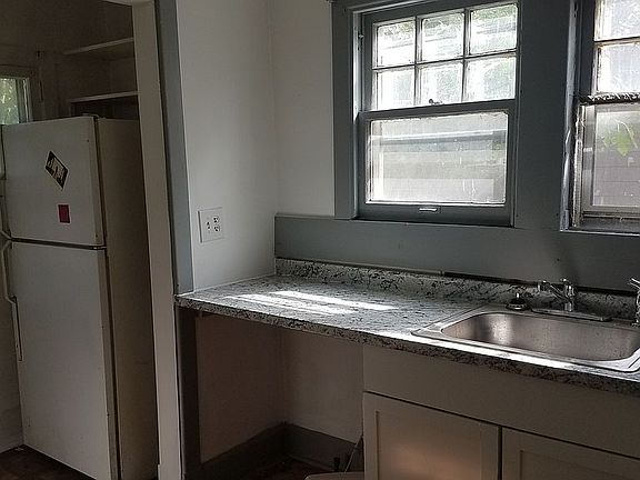 4th image of 423 Oak St