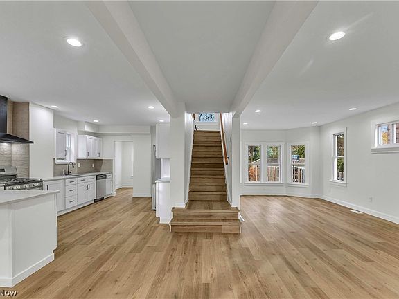 5th image of 3299 Yorkshire Rd