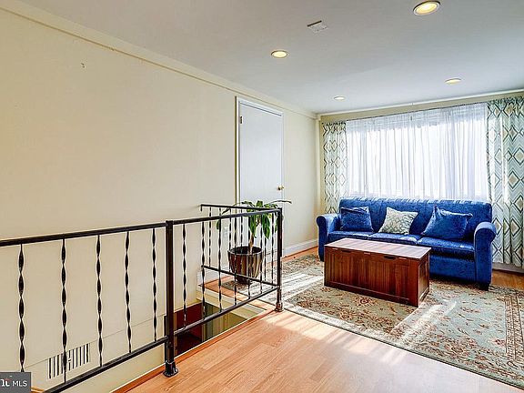 4th image of 6926 Westlawn Dr