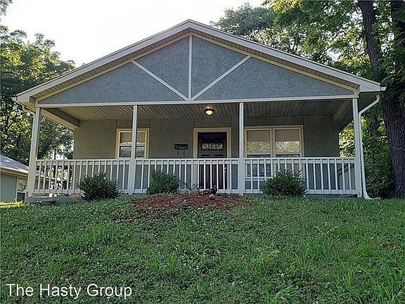 3rd image of 2919 Flora Ave
