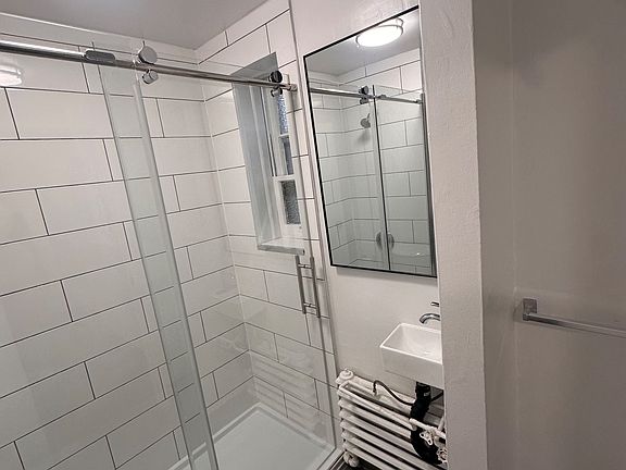 4th image of 130 Macpherson Ave #8
