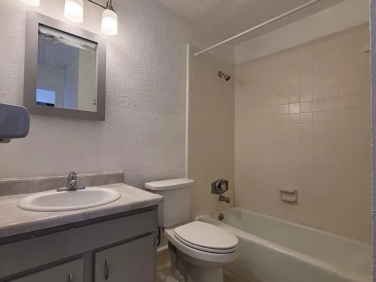 5329 Hansel Ave #B-4 — Photo 8
