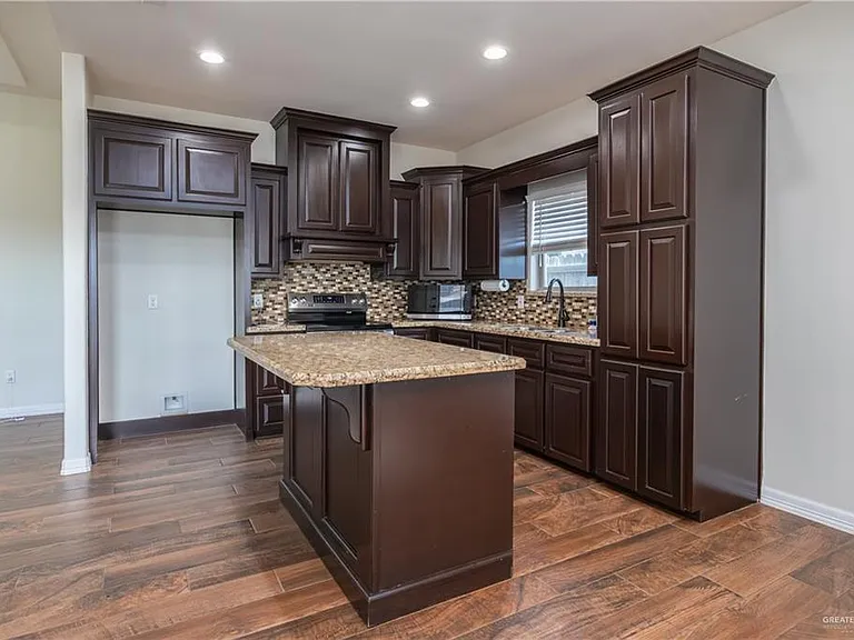 2324 Lupita St — Photo 3