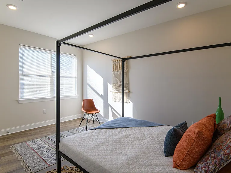 492 Roxborough Ave — Photo 18