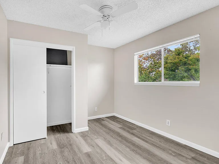 Ethan Apartments — Photo 28