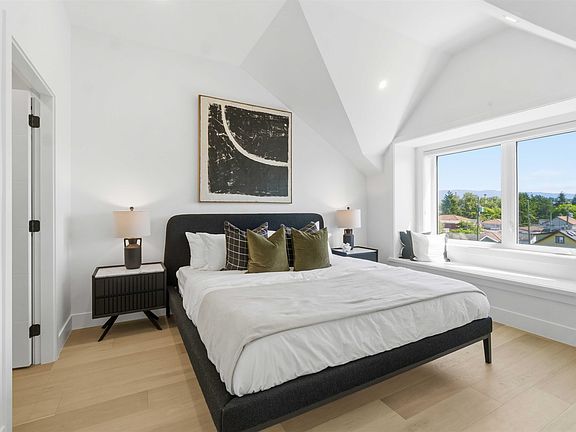 3rd image of 550 Kaslo St #1