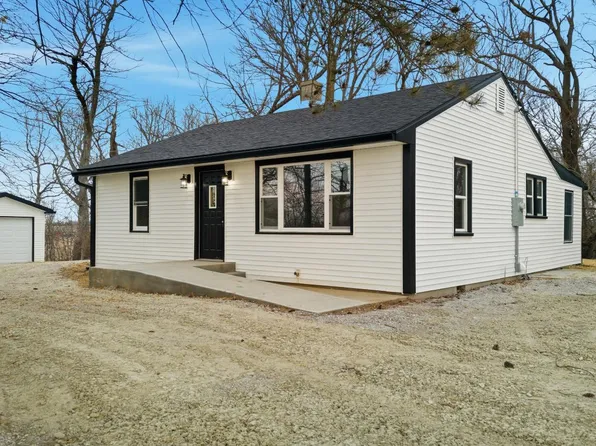 22 W Contreras Pike, Liberty, IN 47353