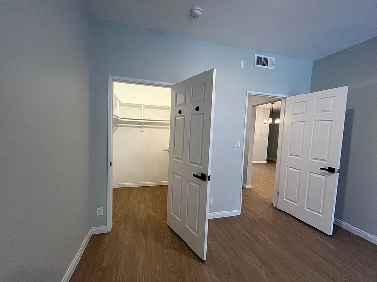 1620 South Bentley Ave — Photo 28