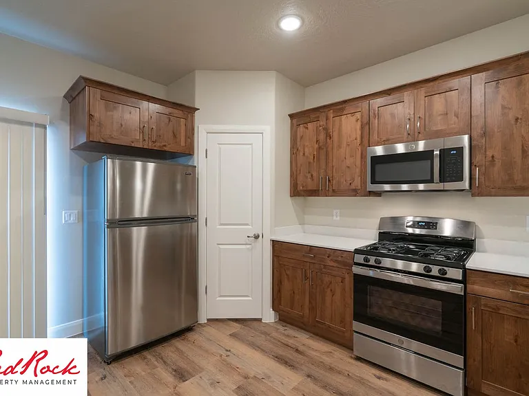493 N 550 W — Photo 29