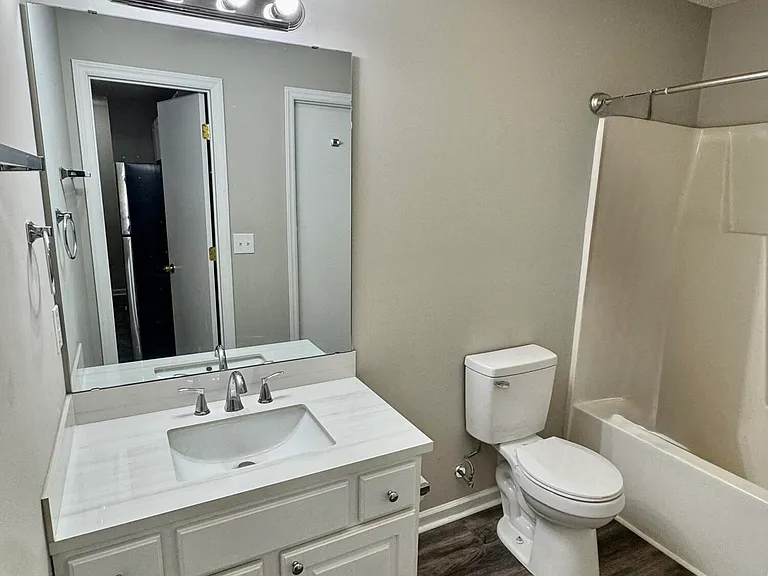 1247 Westpointe Dr #7 — Photo 8