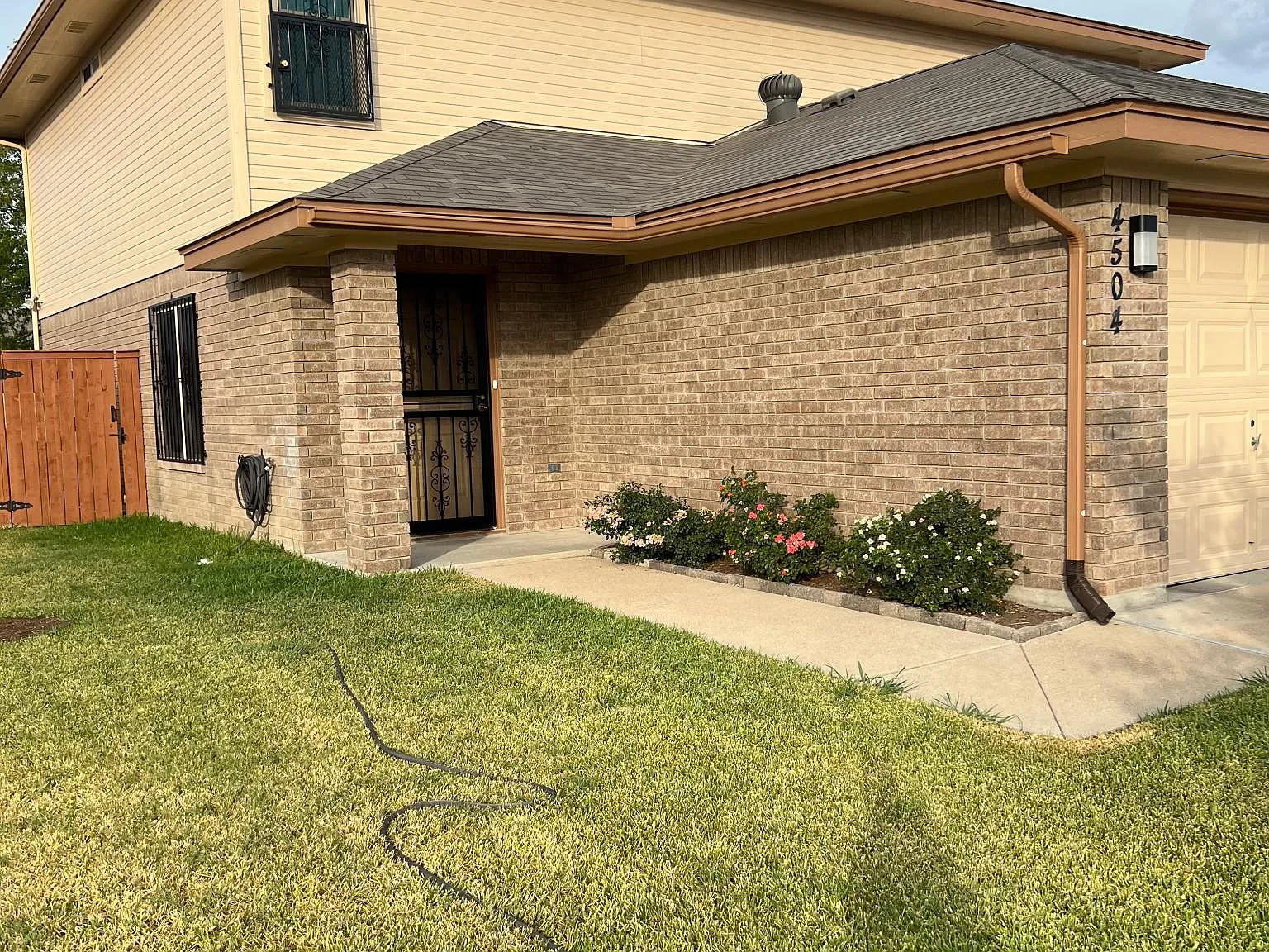 4504 Acorn Creek Trl — Photo 1