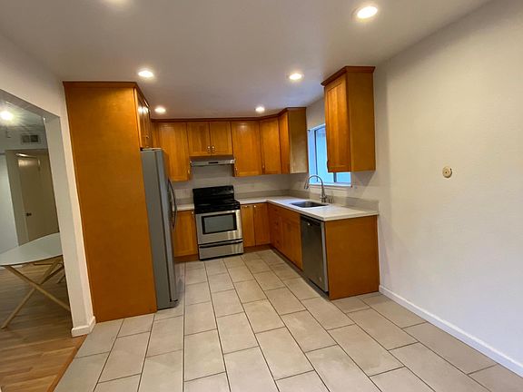 5th image of 2418 Karen Dr APT 2