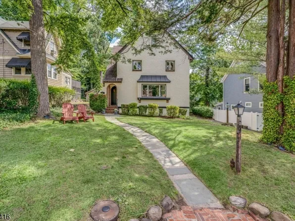 43 Pine St, Millburn Twp., NJ 07041