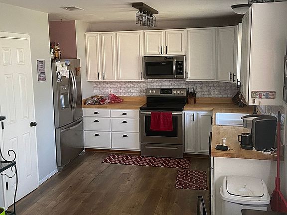4th image of 115 Los Peces St