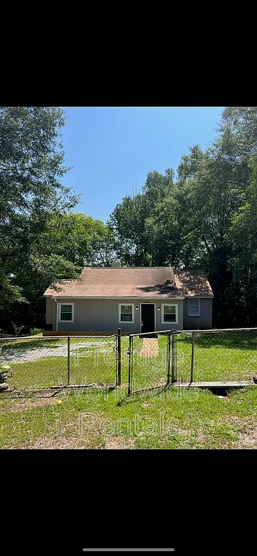 3 bed, 1.0 bath, 1481 sqft, $1,200 — Photo 1
