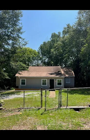 134 Munson Dr — Photo 1