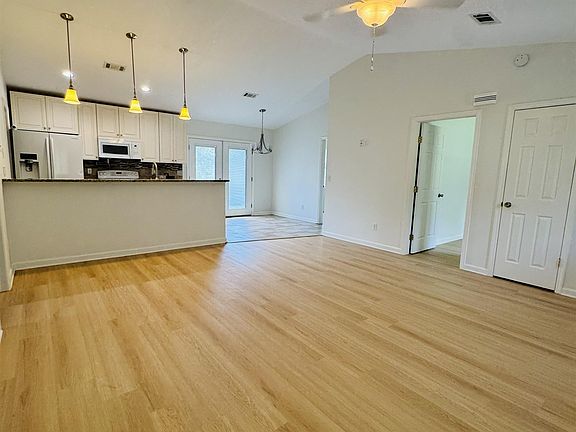 3rd image of 158 Dawn Lauren Ln