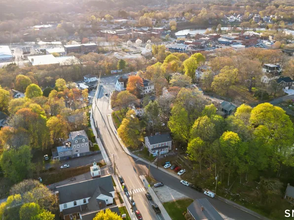 46 Grove Street, Putnam, CT 06260