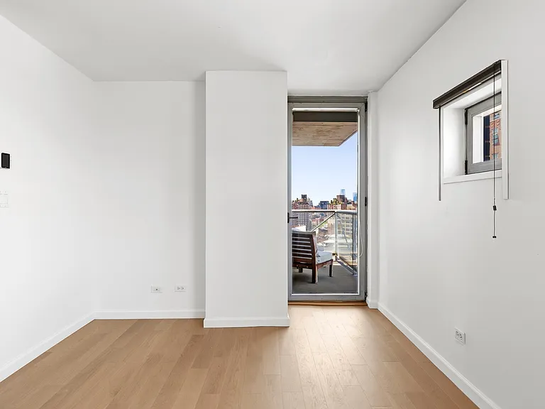 270 W 17th St #17G — Photo 11