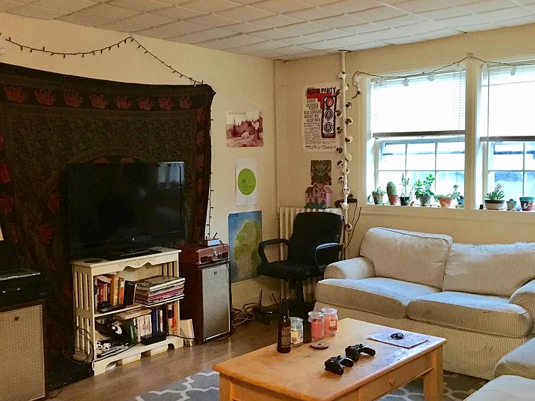 360 College St #3 — Photo 2