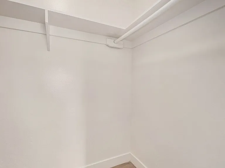 Madison Flats — Photo 16