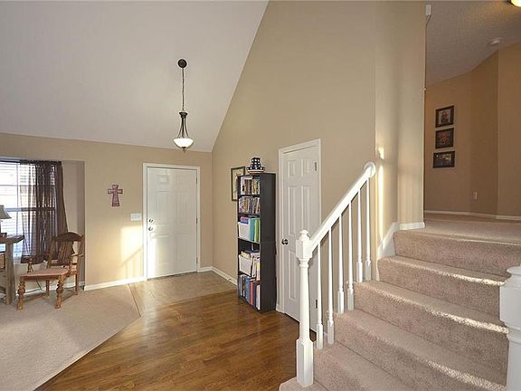 3rd image of 424 Fletcher Dr