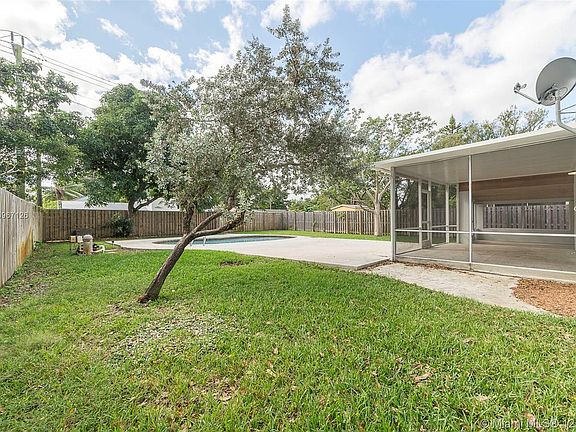 5th image of 808 SW 19th St