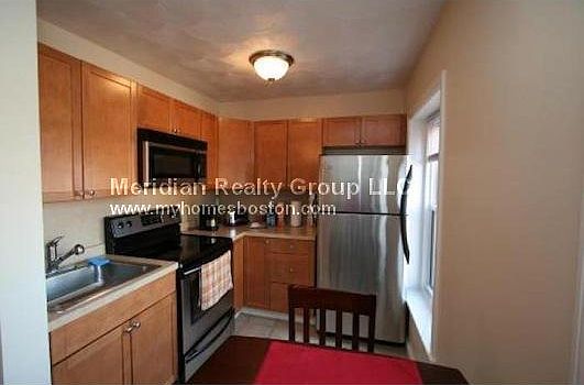 2nd image of 345 Hanover St #2