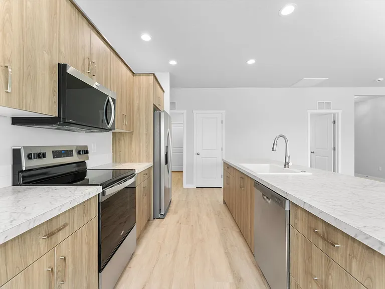 510 Waverly Ave — Photo 10