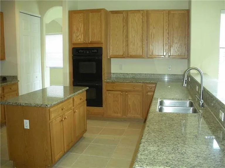 2242 SW 195th Ave — Photo 5