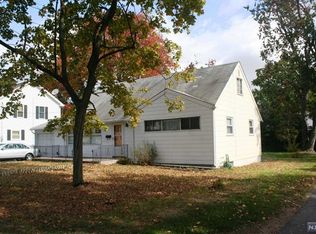 592 Knickerbocker Rd, Cresskill, NJ 07626