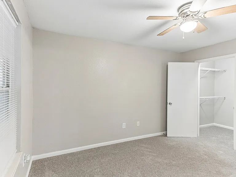 Willow Creek Apartments — Photo 18