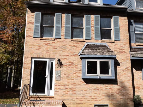 6 Variton Dr, Wilmington, DE 19810