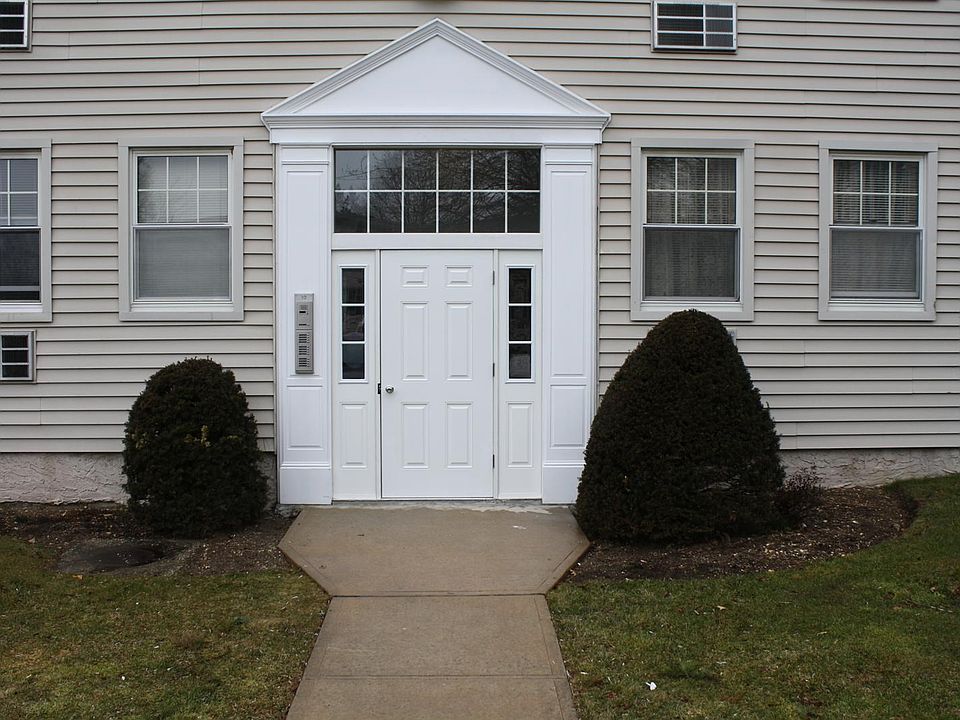 1st image of 324 Post Ave APT 10H