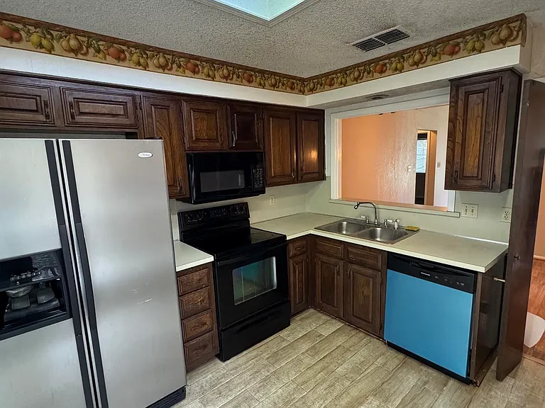 4904 Cypress Ave — Photo 4