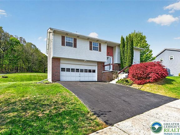 4th image of 970 Hillcrest Dr S