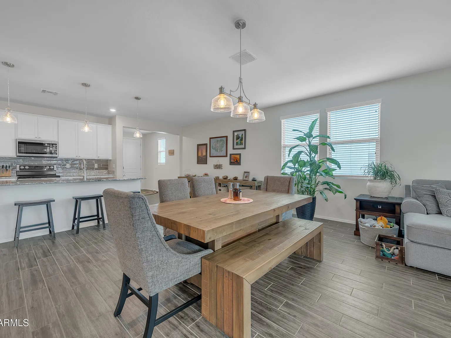 3 bed, 2.0 bath, 2130 sqft, $2,100 — Photo 3