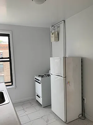 Rented by Salon Realty Corp | media 18