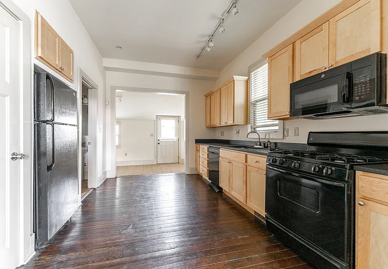 918 Prospect St — Photo 4