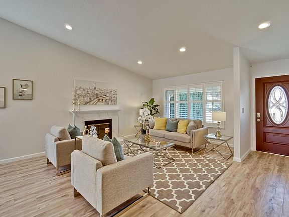 2nd image of 5828 Cadiz Dr