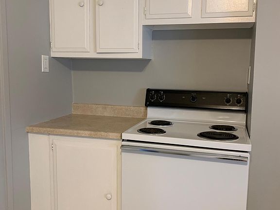 3rd image of 253 W Hancock St Unit 1B