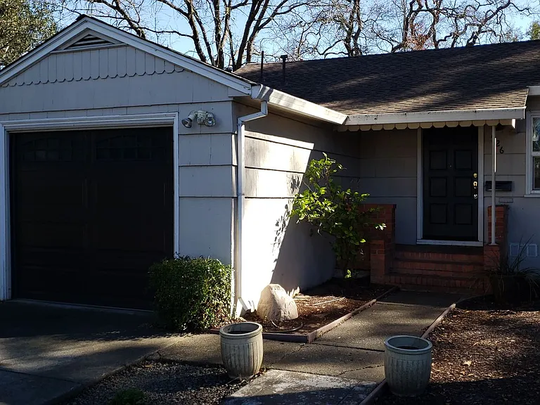 926 Louisa Ct — Photo 2